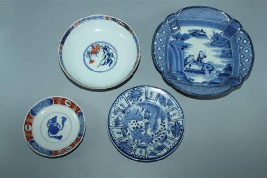2 x blue and white Japanese dishes, 2 x Japanese polychrome dishes, both 18th century(-)
